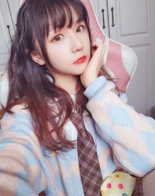 北京地铁两女子扯发互殴