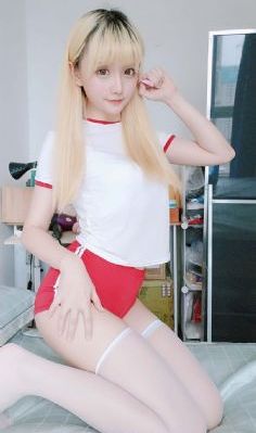 浪货趴办公桌h揉弄一根手指紧