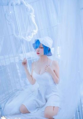 《年轻的女教师》4